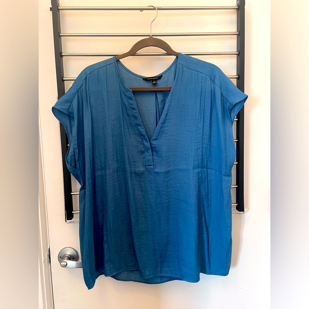 Banana Republic Turquoise blue dolman sleeve blouse. 
XL. Like new.